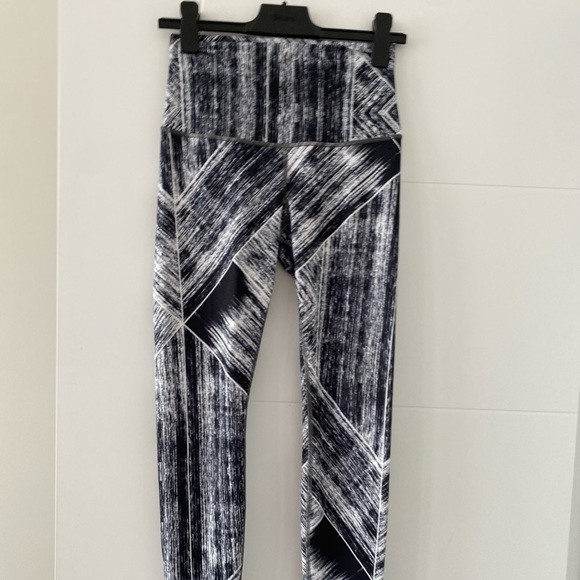 Lululemon yoga pants 🧘‍♀️ - Picture 1 of 8